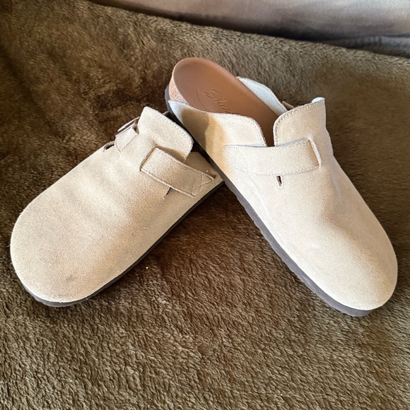 Women's Skechers arch fit Suede Slip-On Clogs size 11 - Picture 4 of 7